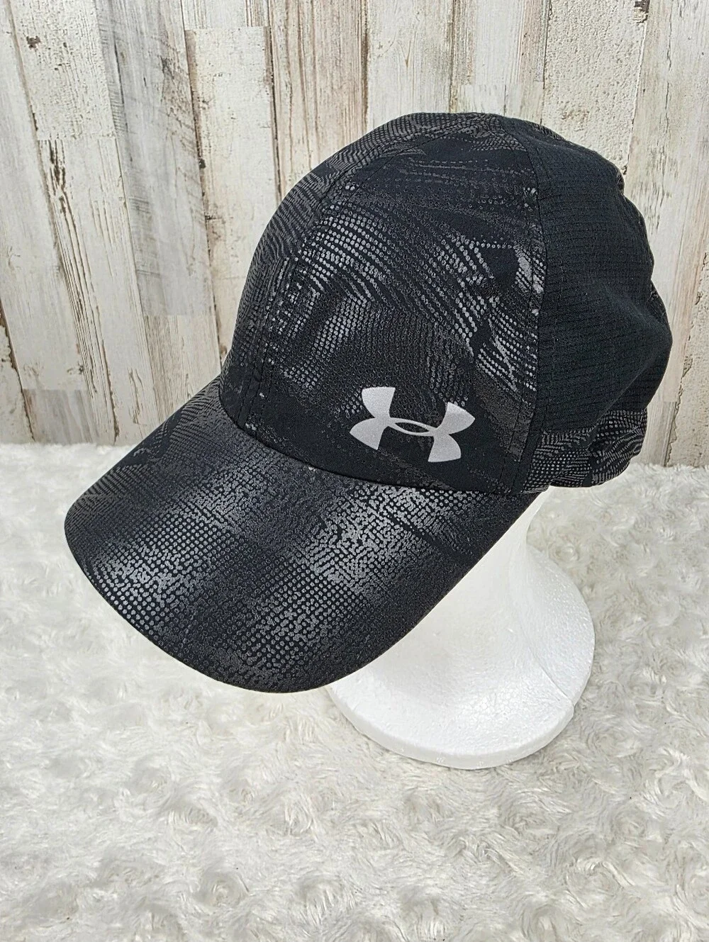 Under Armour Fly By Black Metallic Baseball Cap